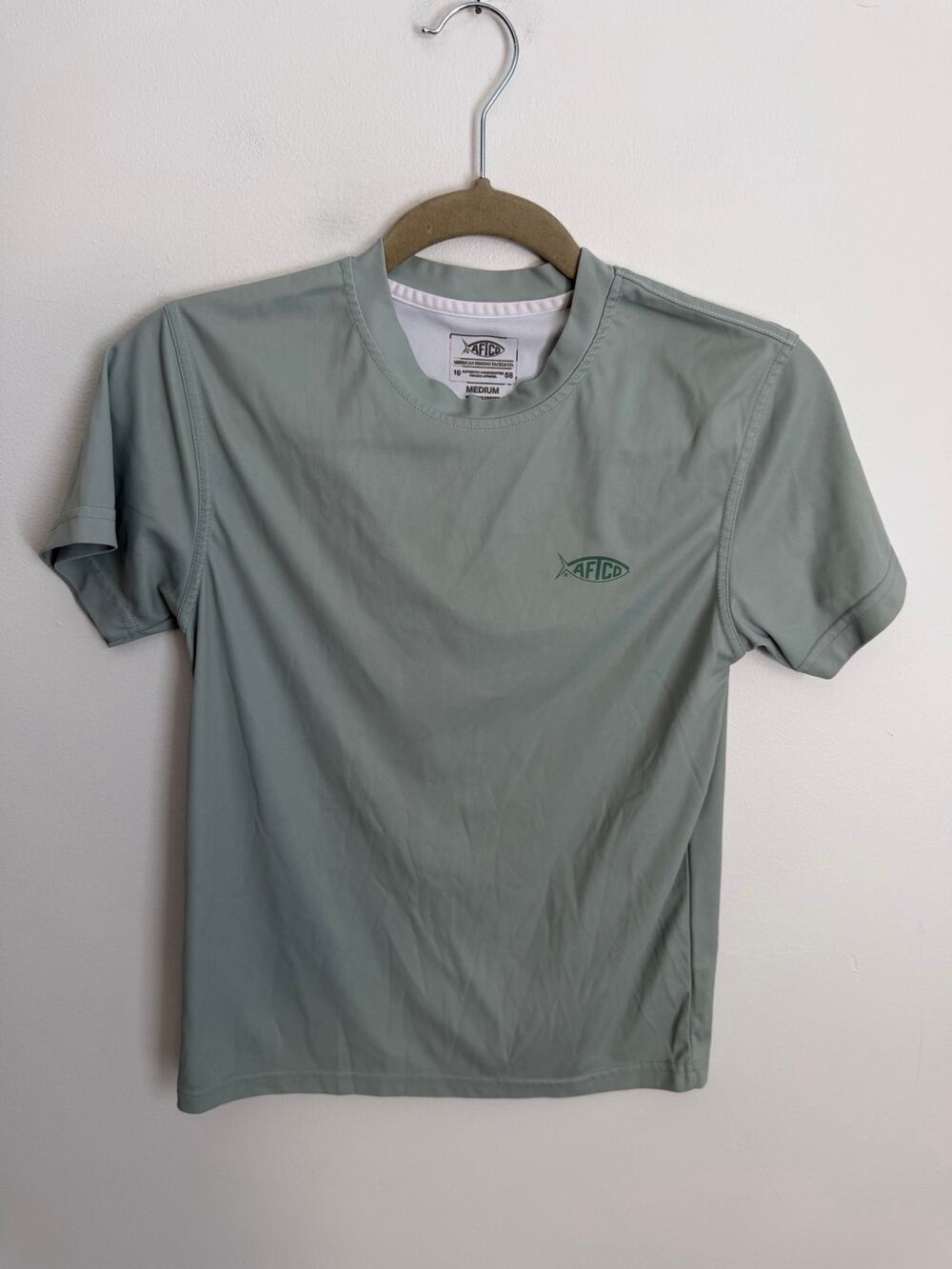 AFTCO boys short sleeve performance shirt youth medium